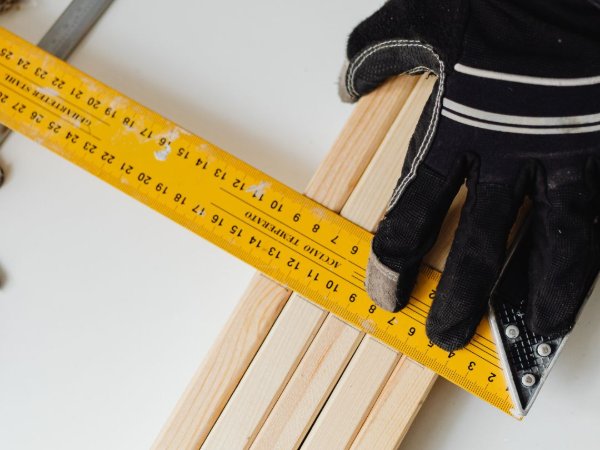 Taking a flooring measurement
