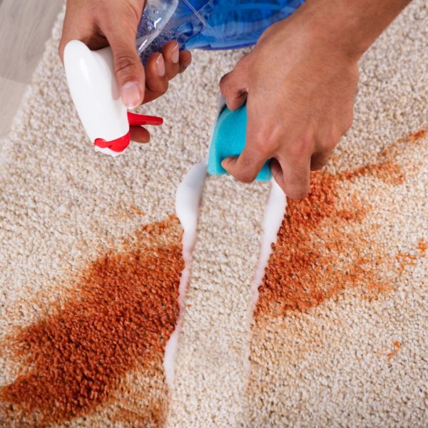 Cleaning a carpet stain