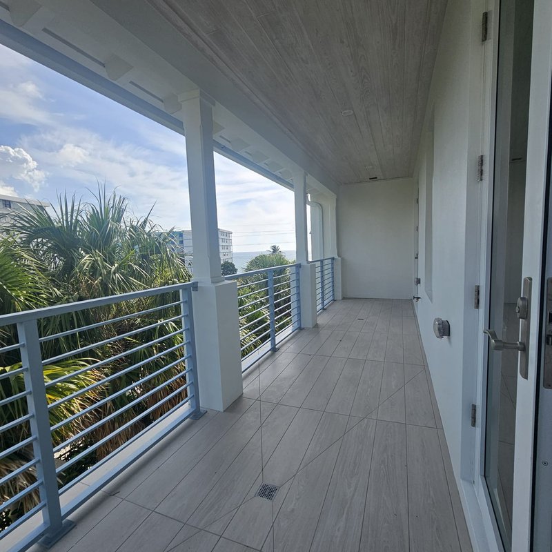 Balcony flooring in Florida